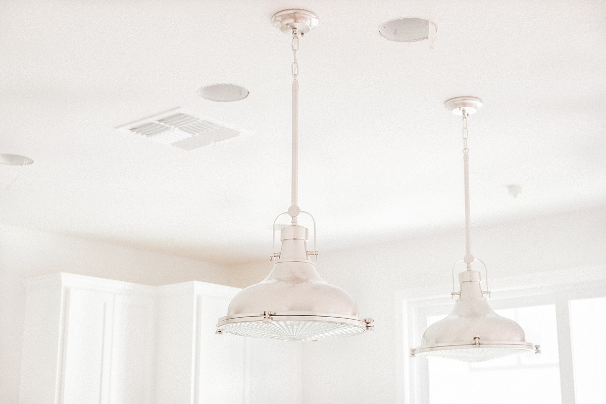 Pendant light at the kitchen island